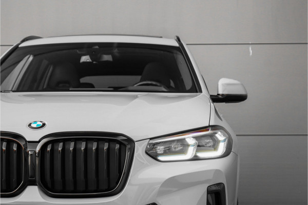 BMW X3 xDrive20i Business Edition+ M-Sport M-Stoelen Pano Laser 21"