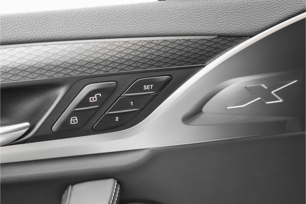 BMW X3 xDrive20i Business Edition+ M-Sport M-Stoelen Pano Laser 21"