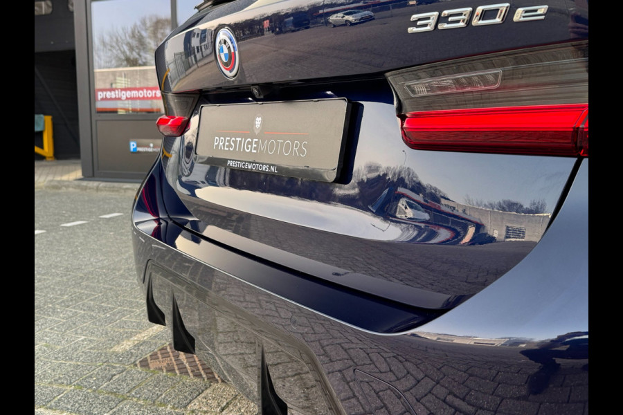BMW 3 Serie 330E High Executive M-Sport|Btw|PANO|CurvedDisplay|Laser|292PK|Shadowline|Facelift|HarmanKardon