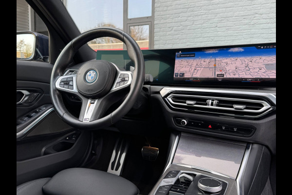BMW 3 Serie 330E High Executive M-Sport|Btw|PANO|CurvedDisplay|Laser|292PK|Shadowline|Facelift|HarmanKardon
