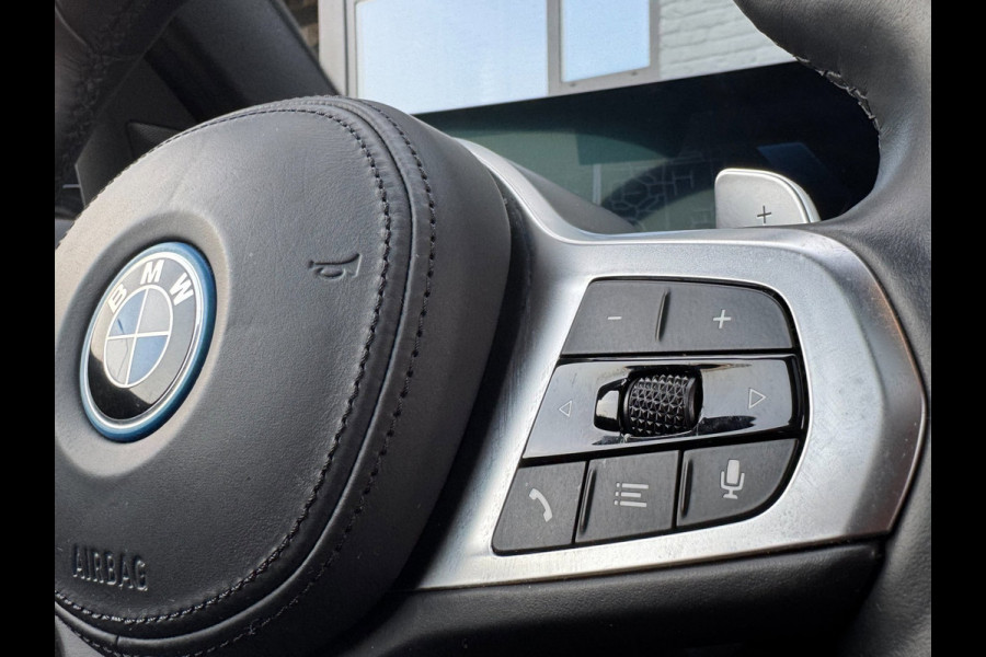 BMW 3 Serie 330E High Executive M-Sport|Btw|PANO|CurvedDisplay|Laser|292PK|Shadowline|Facelift|HarmanKardon