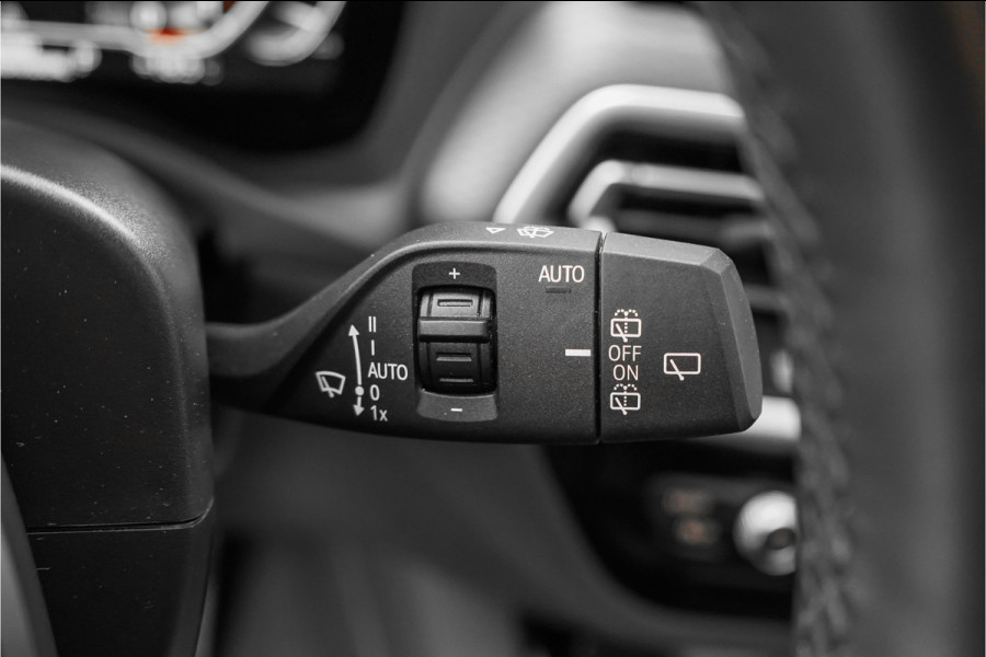 BMW X3 xDrive20i Business Edition+ M-Sport M-Stoelen Pano Laser 21"