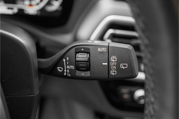 BMW X3 xDrive20i Business Edition+ M-Sport M-Stoelen Pano Laser 21"