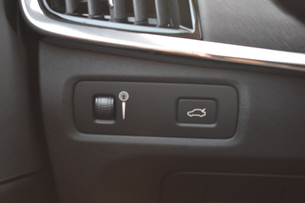 Volvo V90 Cross Country T5 AWD 250PK Automaat Pro | Carplay | Panodak | BLIS | 360 Camera | ACC | Keyless | 20'' |