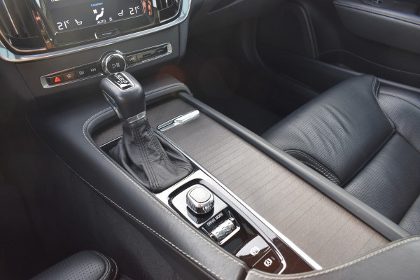 Volvo V90 Cross Country T5 AWD 250PK Automaat Pro | Carplay | Panodak | BLIS | 360 Camera | ACC | Keyless | 20'' |