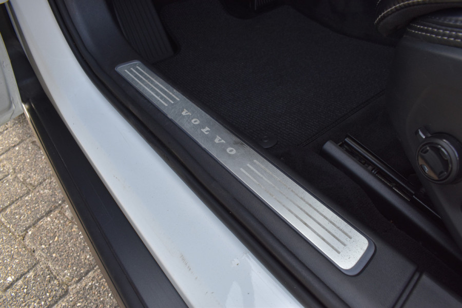 Volvo V90 Cross Country T5 AWD 250PK Automaat Pro | Carplay | Panodak | BLIS | 360 Camera | ACC | Keyless | 20'' |