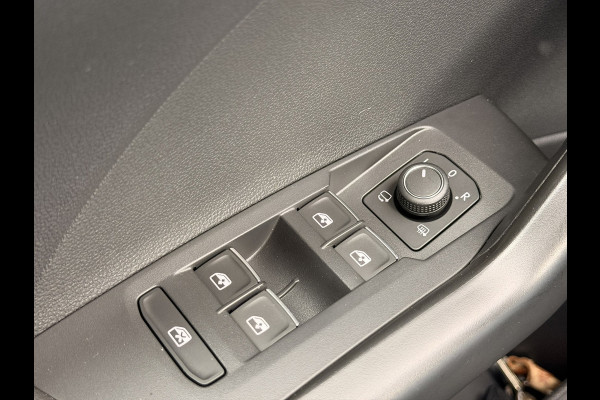 Volkswagen T-Cross 1.0 TSI Style LED 17'' Stoelverw CarPlay