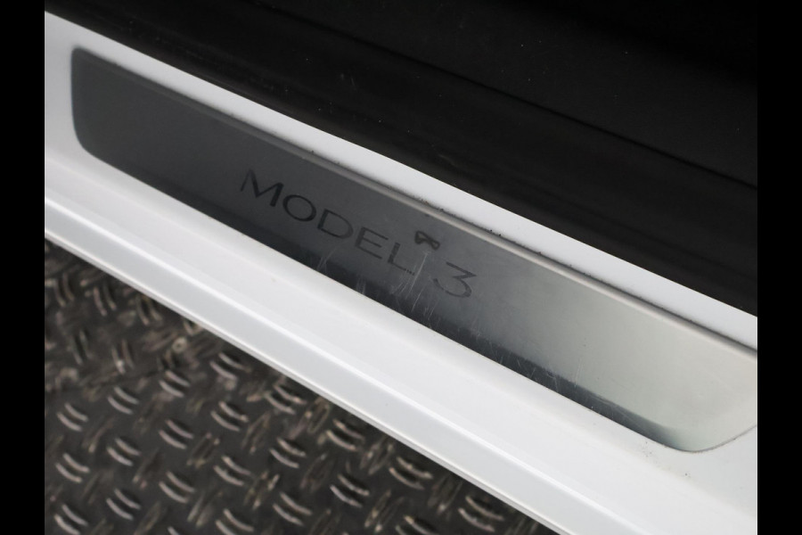 Tesla Model 3 Sport RWD Plus 60 kWh 238 PK! | SOH 88% | Navigatie | Panoramadak | Camera |
