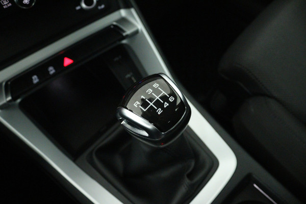 Audi Q3 35 TFSI Pro Line (STOELVERWARMING, CRUISE CONTROL, NAVIGATIE, LANE-ASSIST, PARKEERSENSOREN)