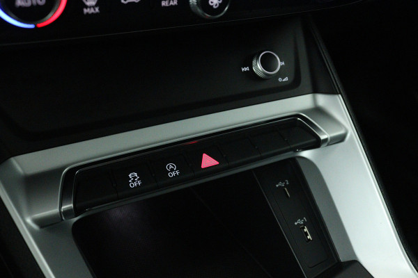Audi Q3 35 TFSI Pro Line (STOELVERWARMING, CRUISE CONTROL, NAVIGATIE, LANE-ASSIST, PARKEERSENSOREN)