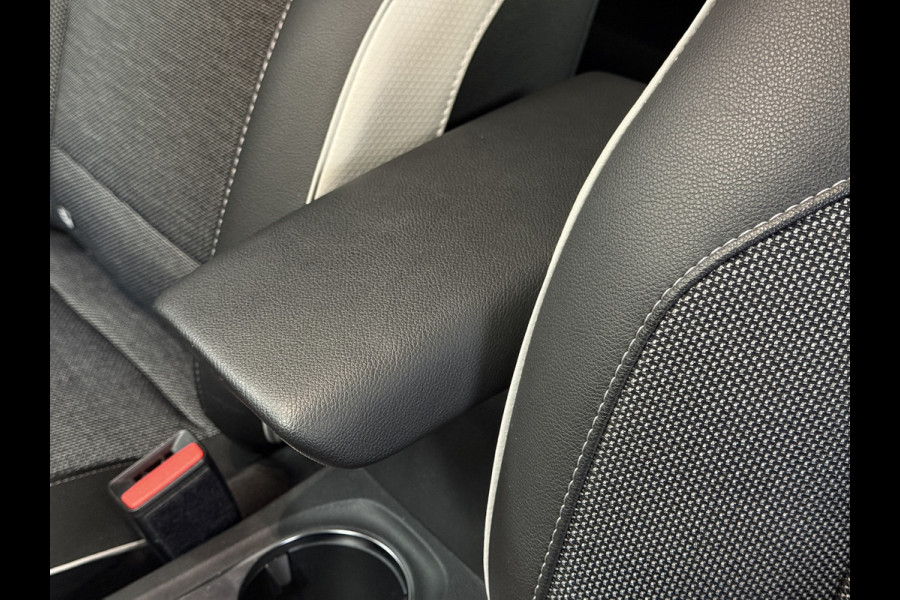 Renault Captur 1.3 TCe 155 Edition One | Groot Navi | ACC | Bose | 18" | Dodehoek | 360 | Stoel & Stuur Verwarming | 100% Renault onderhouden!