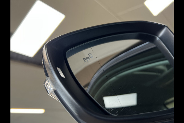 Volkswagen T-Cross 1.0 TSI Styl R-Line | Navi | ACC | Dode hoek| 17' | Carplay | PDC V+A | Stoelverwarming |