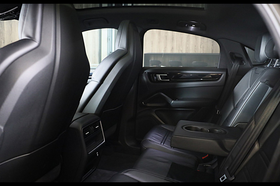 Porsche Cayenne Coupé 3.0 E-Hybrid / Cc / Sport Chrono / Leder / F1 / Panoramadak / Memory / Camera / Trekhaak / 22 Inch