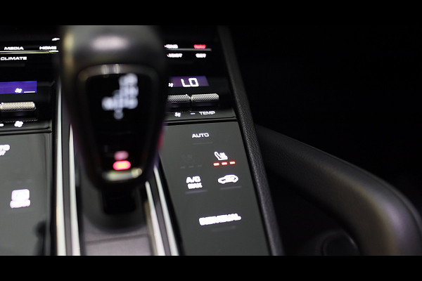 Porsche Cayenne Coupé 3.0 E-Hybrid / Cc / Sport Chrono / Leder / F1 / Panoramadak / Memory / Camera / Trekhaak / 22 Inch