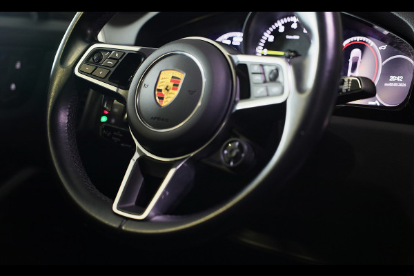 Porsche Cayenne Coupé 3.0 E-Hybrid / Cc / Sport Chrono / Leder / F1 / Panoramadak / Memory / Camera / Trekhaak / 22 Inch