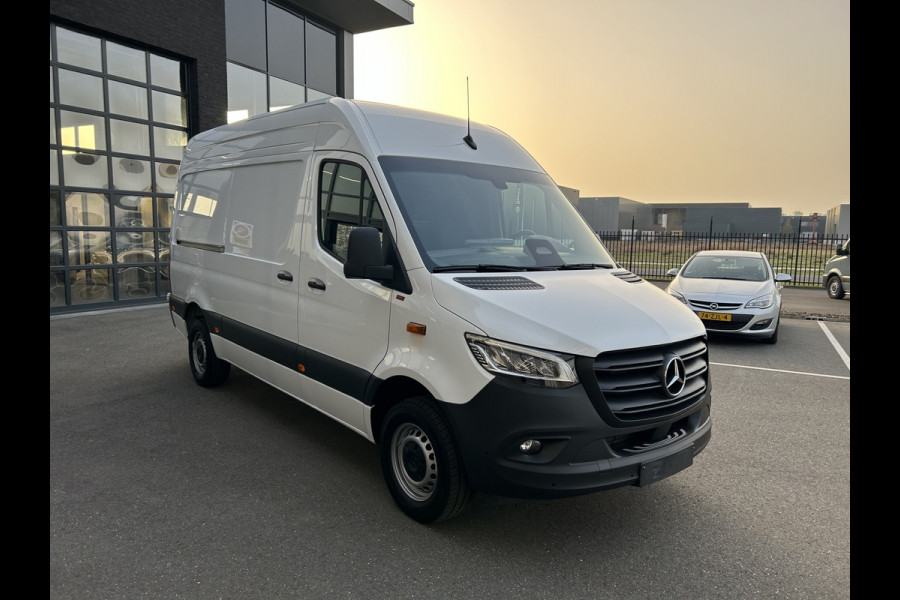 Mercedes-Benz Sprinter 317 CDI L2 H2 Pro LED / MBUX / Navigatie / Camera / Parkeersensoren / Cruise control / Airco / 270 Graden achterdeuren