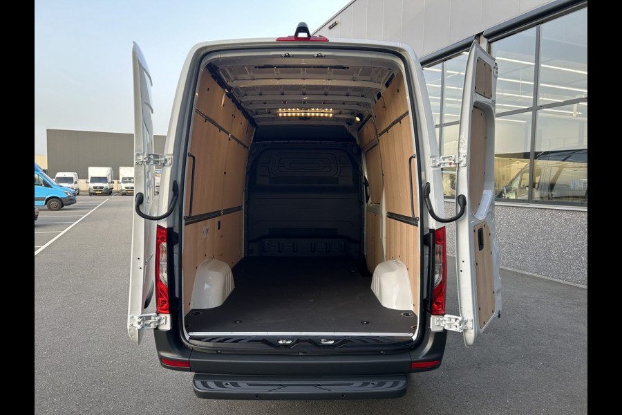 Mercedes-Benz Sprinter 317 CDI L2 H2 Pro LED / MBUX / Navigatie / Camera / Parkeersensoren / Cruise control / Airco / 270 Graden achterdeuren