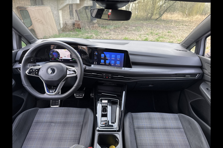 Volkswagen Golf GTE 245PK DSG HYBRID SPORT CAMERA/NAVI/IQ-LIGHT/HEAD-UP/SFEERVERL.