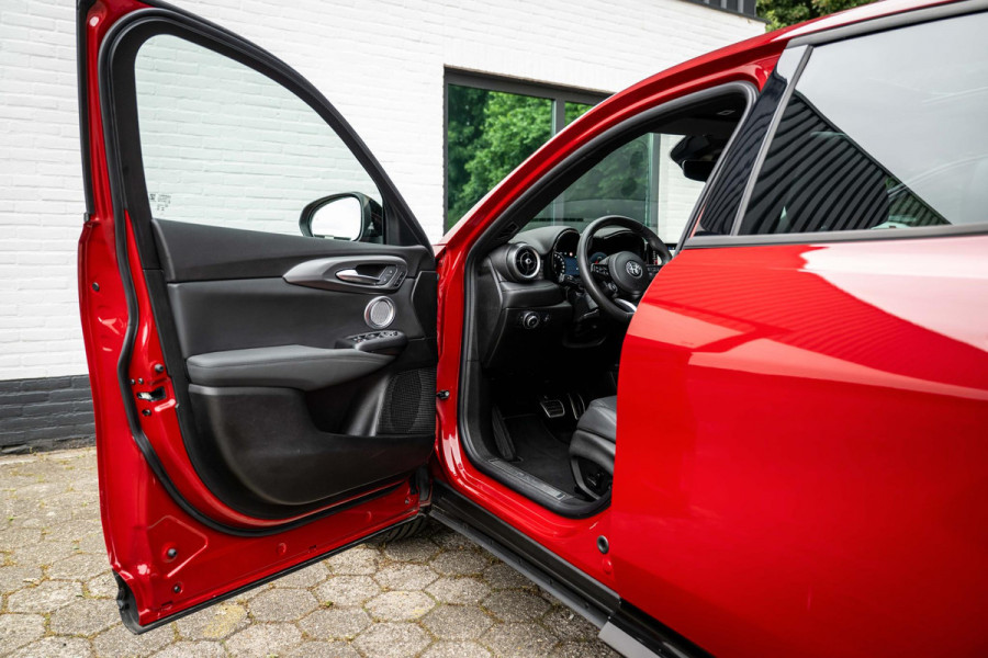 Alfa Romeo Tonale 1.3T 280pk PHEV Edizione Speciale Pano H/K Leder