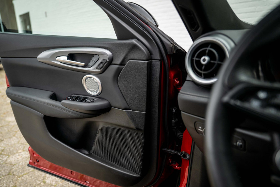 Alfa Romeo Tonale 1.3T 280pk PHEV Edizione Speciale Pano H/K Leder