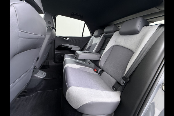 Volkswagen ID.3 First Plus 62kWh Navi-Pro Adap.Cruise Camera Matrix led 19" Ecc Apple Carplay Android Auto SOH 86% Stoel+Stuurverwarming Lmv Privacy Glas Keyless Rijstrooksensor 1e Eigenaar Origineel Nederlandse Auto