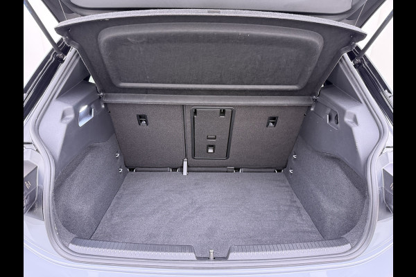 Volkswagen ID.3 First Plus 62kWh Navi-Pro Adap.Cruise Camera Matrix led 19" Ecc Apple Carplay Android Auto SOH 86% Stoel+Stuurverwarming Lmv Privacy Glas Keyless Rijstrooksensor 1e Eigenaar Origineel Nederlandse Auto