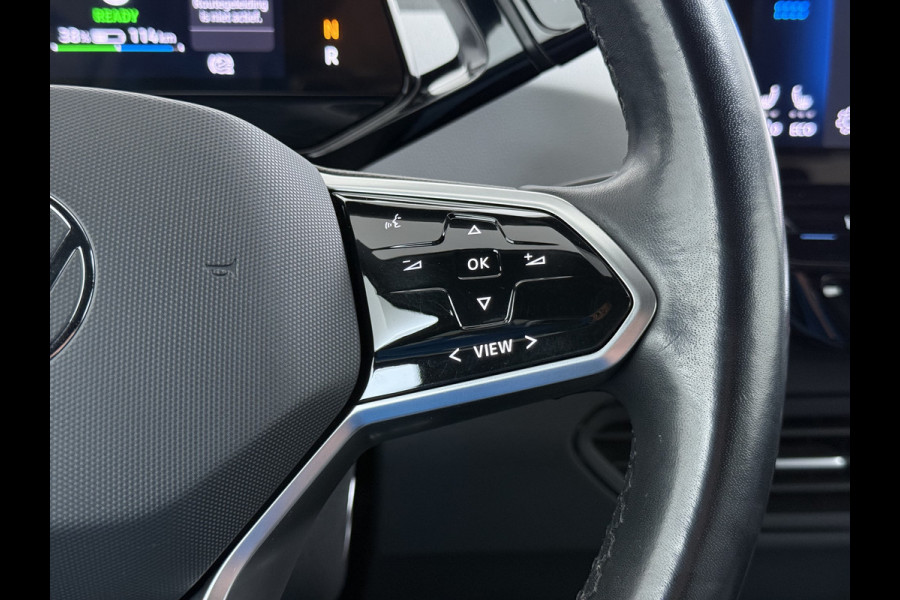 Volkswagen ID.3 First Plus 62kWh Navi-Pro Adap.Cruise Camera Matrix led 19" Ecc Apple Carplay Android Auto SOH 86% Stoel+Stuurverwarming Lmv Privacy Glas Keyless Rijstrooksensor 1e Eigenaar Origineel Nederlandse Auto