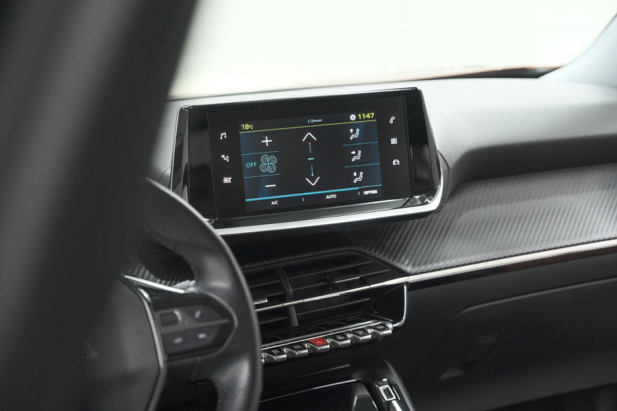 Peugeot e-2008 EV Allure Pack 50 kWh | 3 Fase Laadfunctie | Parkeersensoren | Apple Carplay | Climate Control
