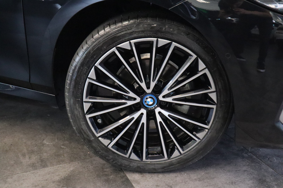 BMW 2 Serie Active Tourer M-Sport 225e xDrive HUD Keyless Go/Start 360 camera LED 24 maanden garantie mogelijk (*vraag naar de voorwaarden)