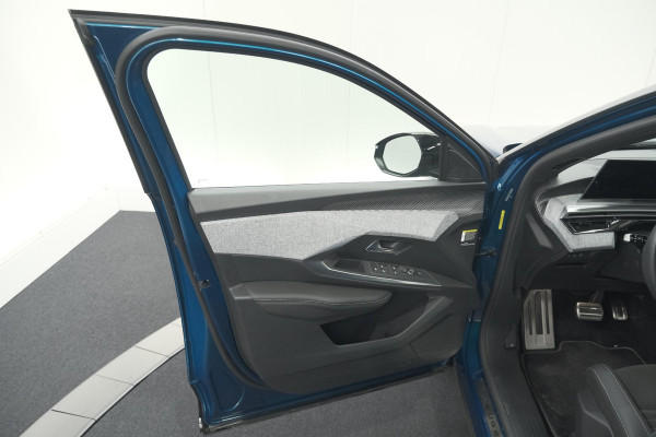Peugeot 5008 1.2 Hybrid 136 GT | 360 Camera | Panoramadak | Elektrische Kofferklep | Winterpakket