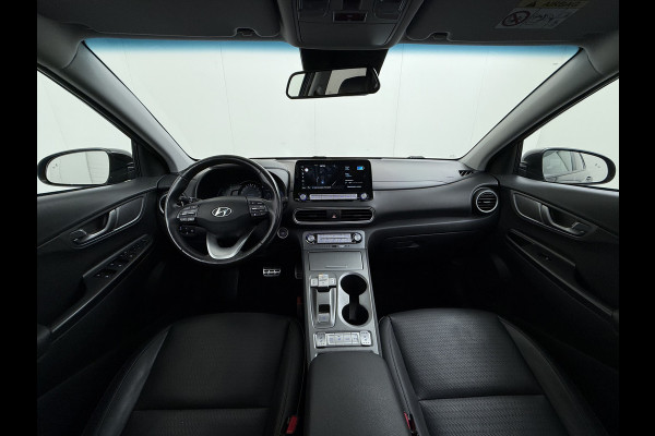 Hyundai Kona EV 64kWh 204pk SOH 100% Premium Schuif-/Kanteldak Leer Warmtepomp Head-Up Display Apple Carplay Android Navi Camera Elektr.Stoel Pdc Subwoofer Bluetooth Dodehoek detector Privacy Glas Rijstrooksensor 1e Eigenaar Origineel Nederlandse Auto Volledig Dealeronderhouden