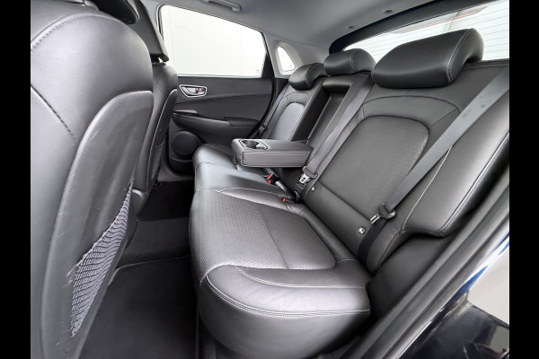 Hyundai Kona EV 64kWh 204pk SOH 100% Premium Schuif-/Kanteldak Leer Warmtepomp Head-Up Display Apple Carplay Android Navi Camera Elektr.Stoel Pdc Subwoofer Bluetooth Dodehoek detector Privacy Glas Rijstrooksensor 1e Eigenaar Origineel Nederlandse Auto Volledig Dealeronderhouden