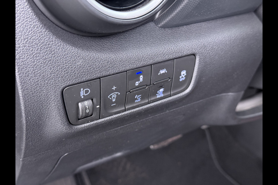 Hyundai Kona EV 64kWh 204pk SOH 100% Premium Schuif-/Kanteldak Leer Warmtepomp Head-Up Display Apple Carplay Android Navi Camera Elektr.Stoel Pdc Subwoofer Bluetooth Dodehoek detector Privacy Glas Rijstrooksensor 1e Eigenaar Origineel Nederlandse Auto Volledig Dealeronderhouden