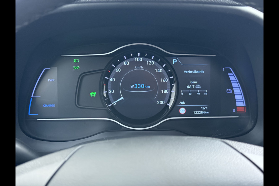 Hyundai Kona EV 64kWh 204pk SOH 100% Premium Schuif-/Kanteldak Leer Warmtepomp Head-Up Display Apple Carplay Android Navi Camera Elektr.Stoel Pdc Subwoofer Bluetooth Dodehoek detector Privacy Glas Rijstrooksensor 1e Eigenaar Origineel Nederlandse Auto Volledig Dealeronderhouden