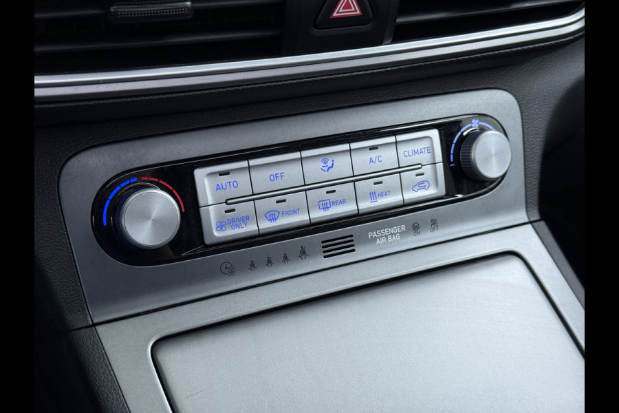 Hyundai Kona EV 64kWh 204pk SOH 100% Premium Schuif-/Kanteldak Leer Warmtepomp Head-Up Display Apple Carplay Android Navi Camera Elektr.Stoel Pdc Subwoofer Bluetooth Dodehoek detector Privacy Glas Rijstrooksensor 1e Eigenaar Origineel Nederlandse Auto Volledig Dealeronderhouden