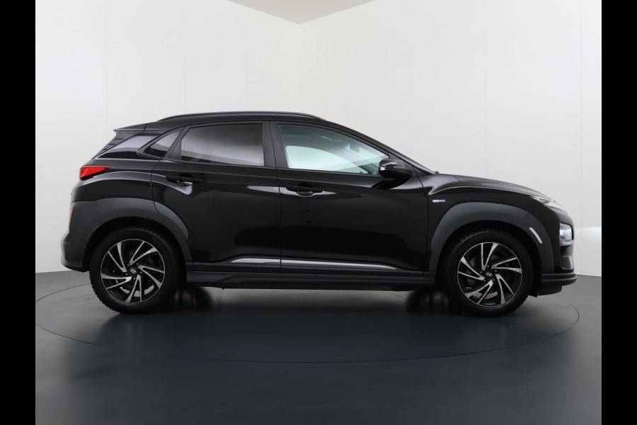 Hyundai Kona EV 64kWh 204pk SOH 100% Premium Schuif-/Kanteldak Leer Warmtepomp Head-Up Display Apple Carplay Android Navi Camera Elektr.Stoel Pdc Subwoofer Bluetooth Dodehoek detector Privacy Glas Rijstrooksensor 1e Eigenaar Origineel Nederlandse Auto Volledig Dealeronderhouden