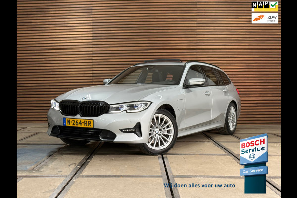 BMW 3 Serie Touring 320e Sportline | Pano | Leder | Laser | Shadow Line | Trekhaak elektr. | 18 inch | Stoelverwarming