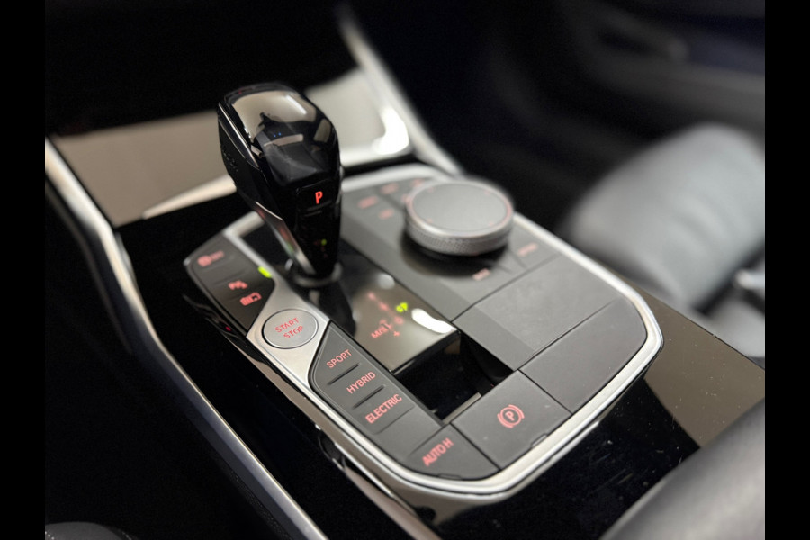 BMW 3 Serie Touring 320e Sportline | Pano | Leder | Laser | Shadow Line | Trekhaak elektr. | 18 inch | Stoelverwarming