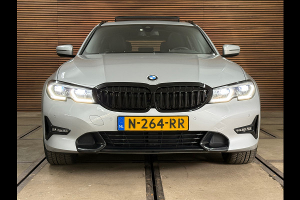 BMW 3 Serie Touring 320e Sportline | Pano | Leder | Laser | Shadow Line | Trekhaak elektr. | 18 inch | Stoelverwarming