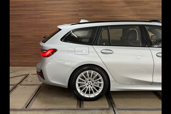 BMW 3 Serie Touring 320e Sportline | Pano | Leder | Laser | Shadow Line | Trekhaak elektr. | 18 inch | Stoelverwarming