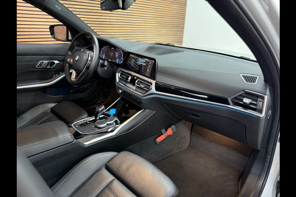 BMW 3 Serie Touring 320e Sportline | Pano | Leder | Laser | Shadow Line | Trekhaak elektr. | 18 inch | Stoelverwarming