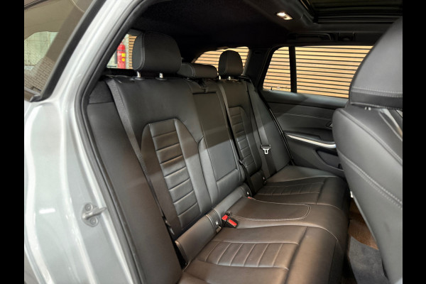 BMW 3 Serie Touring 320e Sportline | Pano | Leder | Laser | Shadow Line | Trekhaak elektr. | 18 inch | Stoelverwarming