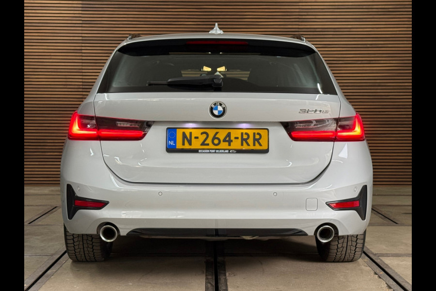 BMW 3 Serie Touring 320e Sportline | Pano | Leder | Laser | Shadow Line | Trekhaak elektr. | 18 inch | Stoelverwarming