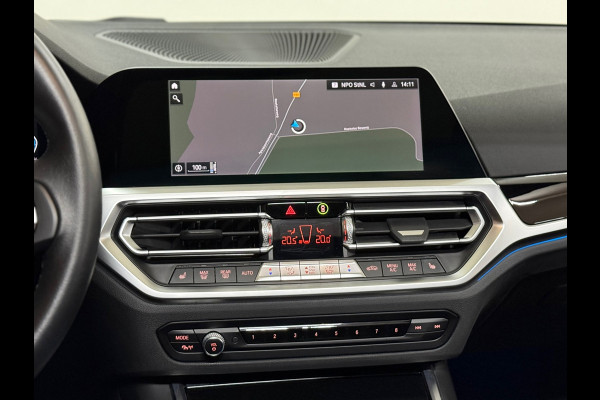 BMW 3 Serie Touring 320e Sportline | Pano | Leder | Laser | Shadow Line | Trekhaak elektr. | 18 inch | Stoelverwarming