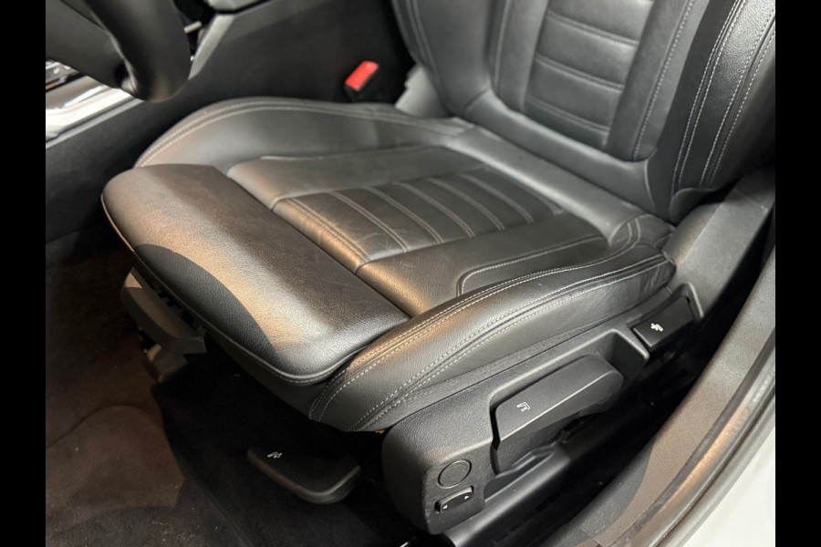 BMW 3 Serie Touring 320e Sportline | Pano | Leder | Laser | Shadow Line | Trekhaak elektr. | 18 inch | Stoelverwarming