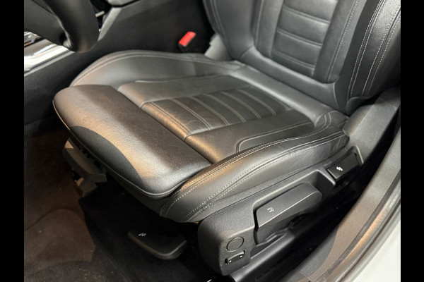 BMW 3 Serie Touring 320e Sportline | Pano | Leder | Laser | Shadow Line | Trekhaak elektr. | 18 inch | Stoelverwarming