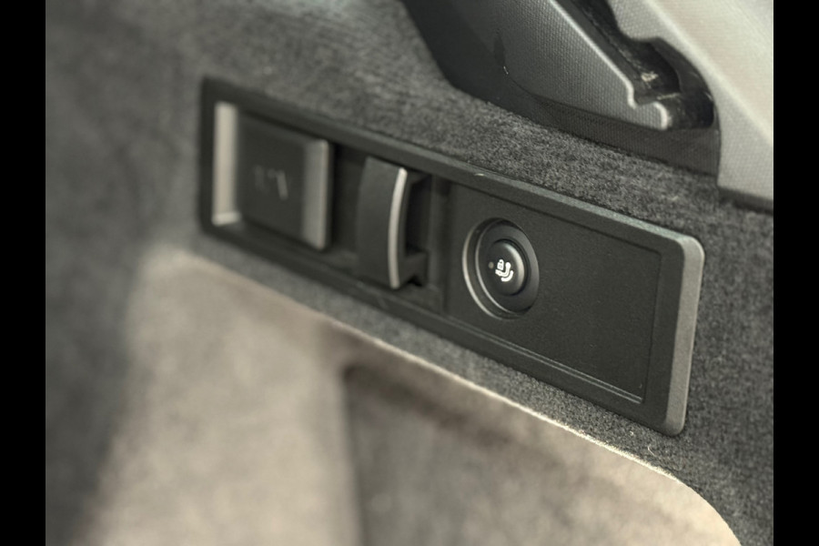 BMW 3 Serie Touring 320e Sportline | Pano | Leder | Laser | Shadow Line | Trekhaak elektr. | 18 inch | Stoelverwarming