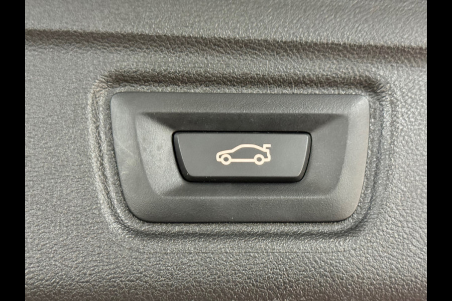 BMW 3 Serie Touring 320e Sportline | Pano | Leder | Laser | Shadow Line | Trekhaak elektr. | 18 inch | Stoelverwarming