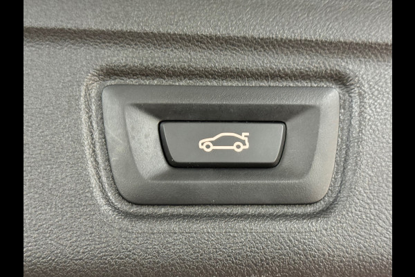 BMW 3 Serie Touring 320e Sportline | Pano | Leder | Laser | Shadow Line | Trekhaak elektr. | 18 inch | Stoelverwarming