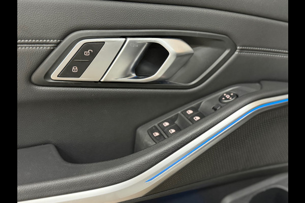 BMW 3 Serie Touring 320e Sportline | Pano | Leder | Laser | Shadow Line | Trekhaak elektr. | 18 inch | Stoelverwarming